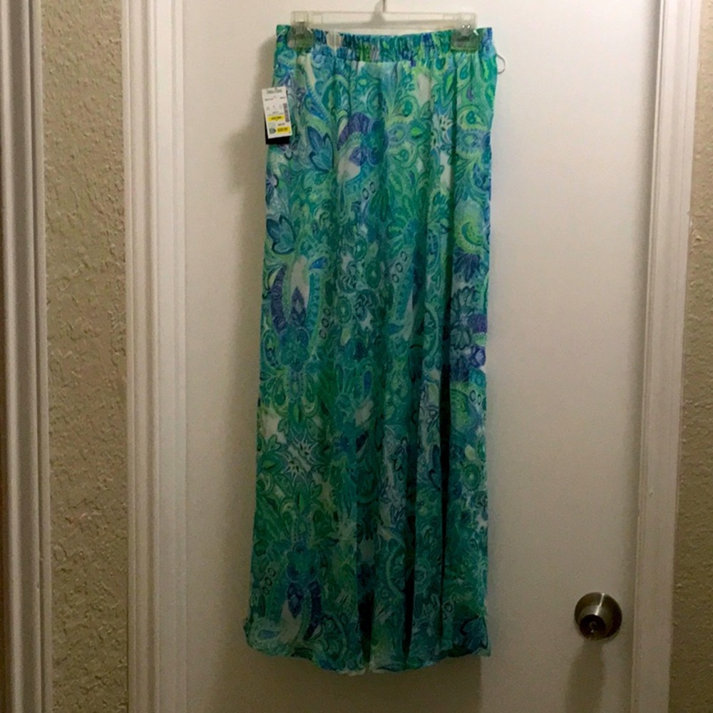NWT 89th & Madison Maxi Skirt Size S - with matching necklace